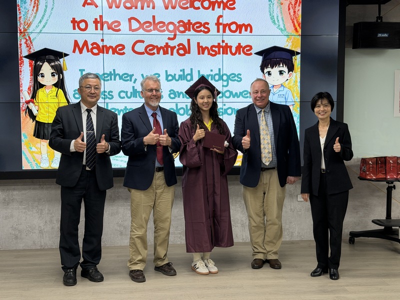 本校高中與美國MCI雙聯學位撥穗典禮 🎓圖片(另開新視窗)